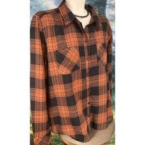 Beachlunchlounge Ruffle Back Flannel